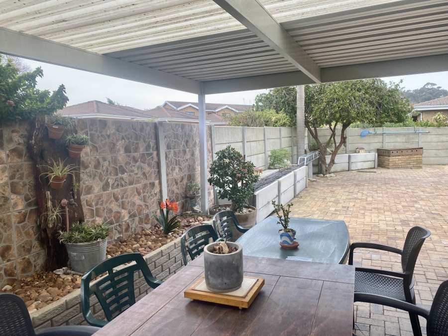 3 Bedroom Property for Sale in Sonstraal Heights Western Cape